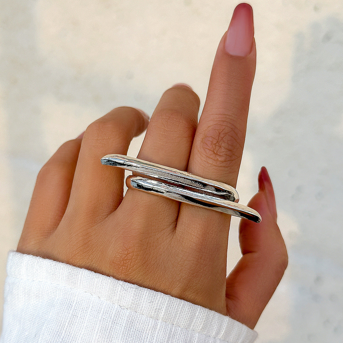 Metallic smooth butterfly ring for women, simple and exaggerated French bow ring