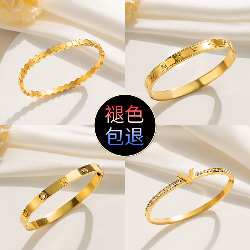 This full bracelet exudes a high-end feminine charm and is a sophisticated and elegant accessory