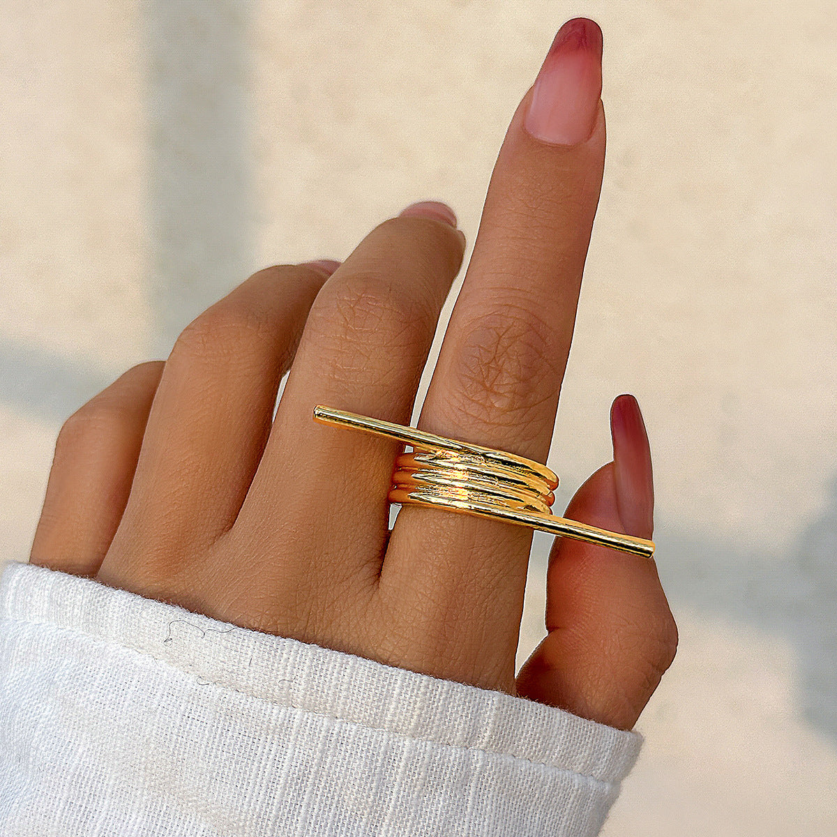 Metallic smooth butterfly ring for women, simple and exaggerated French bow ring
