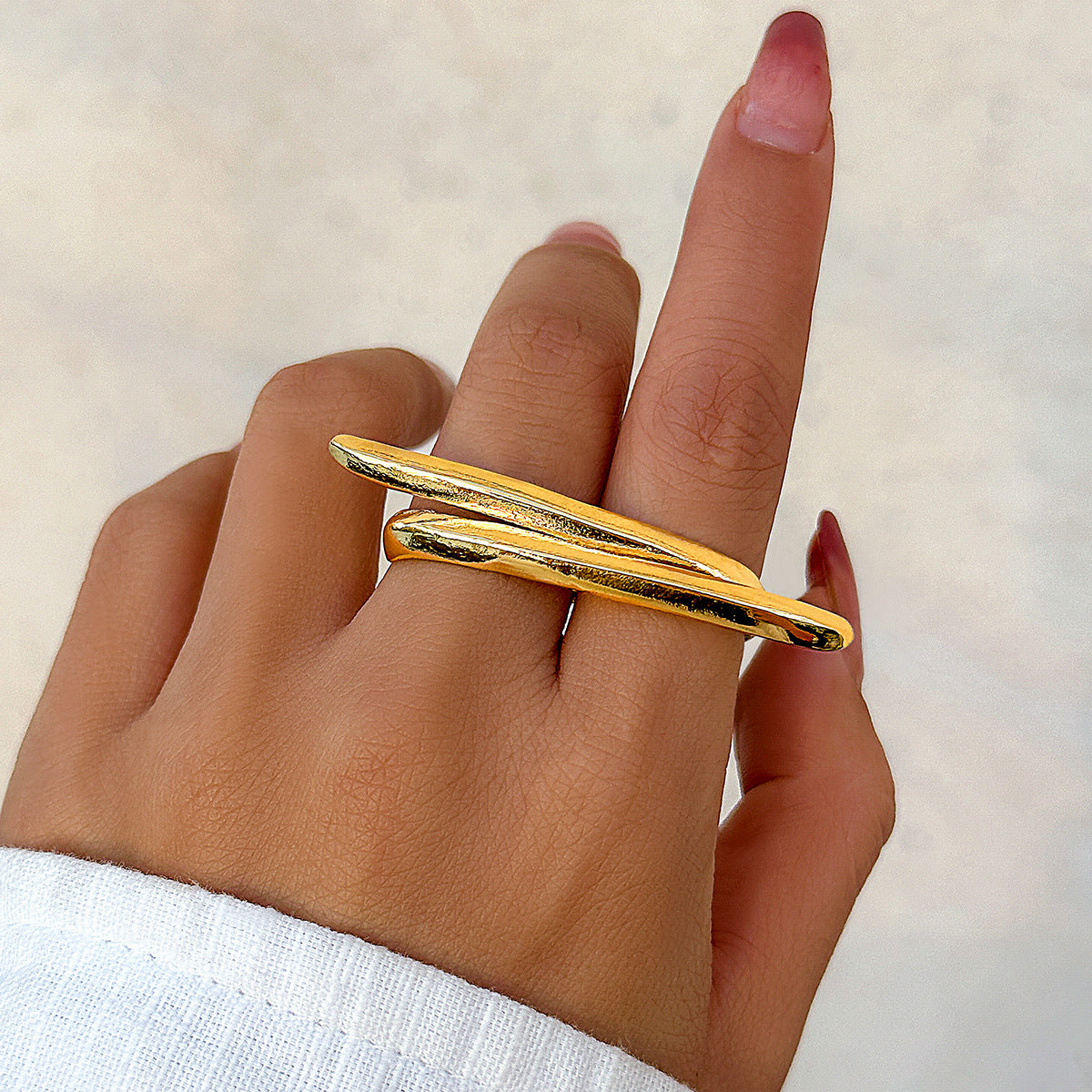 Metallic smooth butterfly ring for women, simple and exaggerated French bow ring