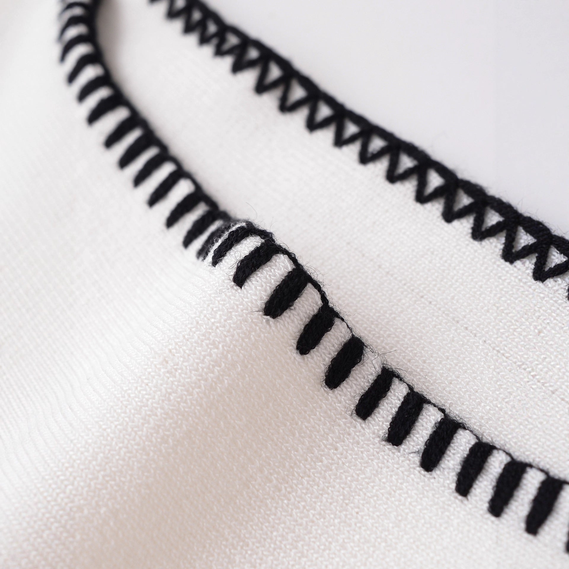 Fashion Casual Color Block Embroidery Knitted Sweater