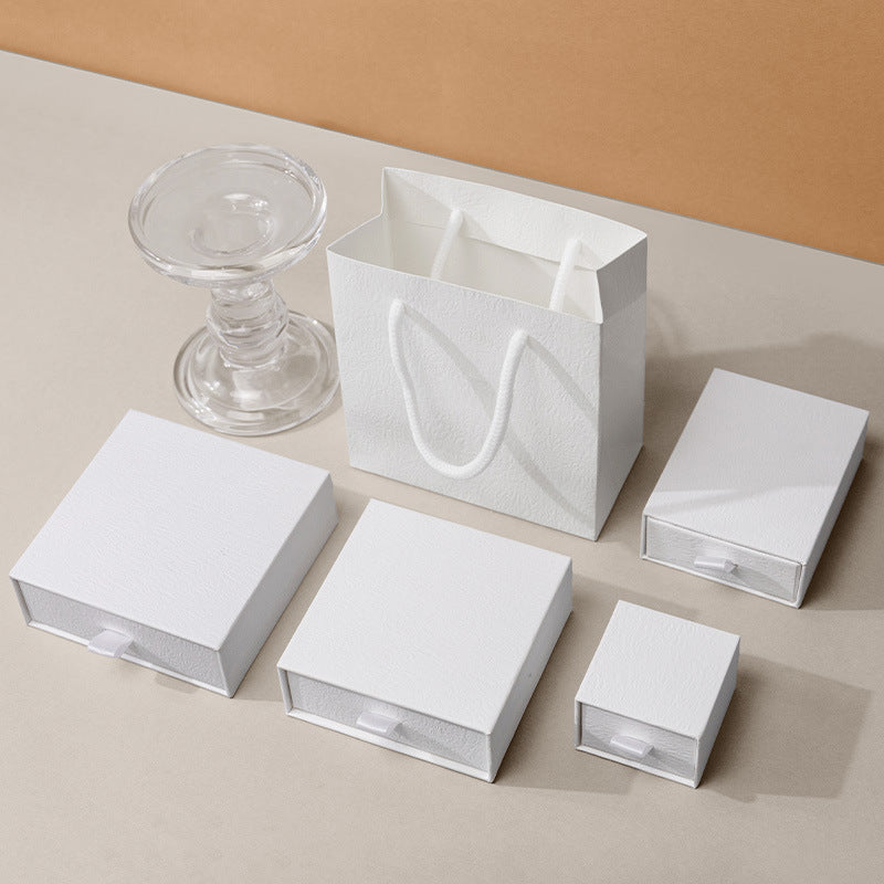 High-end black and white jewelry box, ring, bracelet, jewelry box, exquisite bracelet and jewelry packaging box