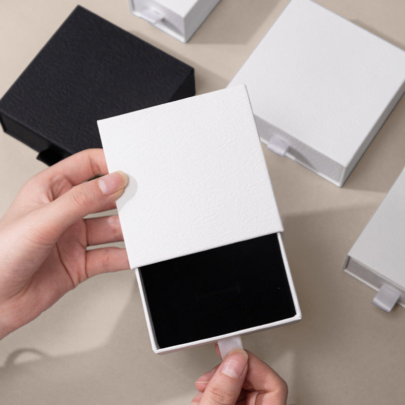 High-end black and white jewelry box, ring, bracelet, jewelry box, exquisite bracelet and jewelry packaging box